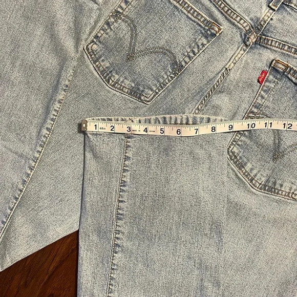 Levi’s Classic Relaxed Bootcut 550 Tapered Light Wash Jeans - Picture 9 of 10